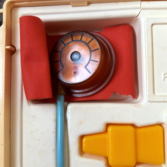Fisher Price Medical Kit from 80s - Picture 2 of 4